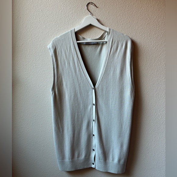 Zara Knit Button Up Vest in Gray (Size:L) - Picture 8 of 17